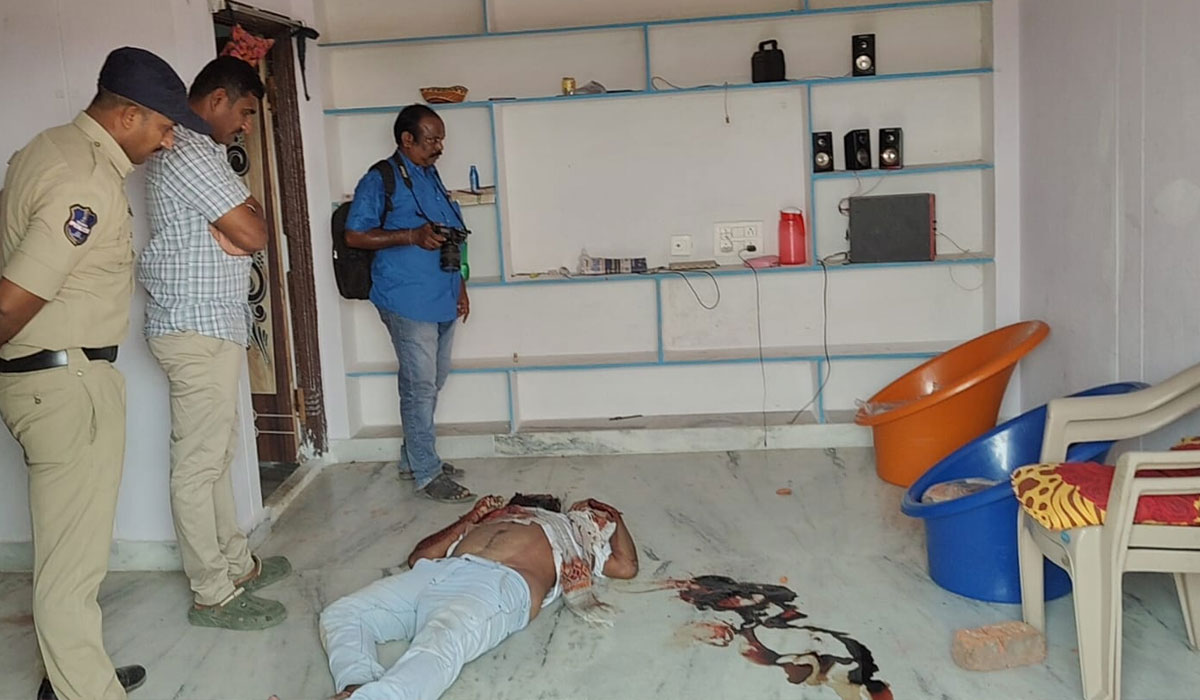 Murder | కుటుంబ కలహాలతో తండ్రిని కడతేర్చిన కుమారుడు.. పెద్దపల్లిలో దారుణ ఘటన