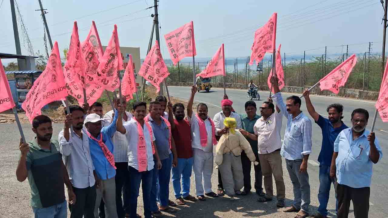 Nandikonda | నందికొండలో బీజేపీ ఎంపీ తేజస్వి సూర్య దిష్టిబొమ్మ దహనం