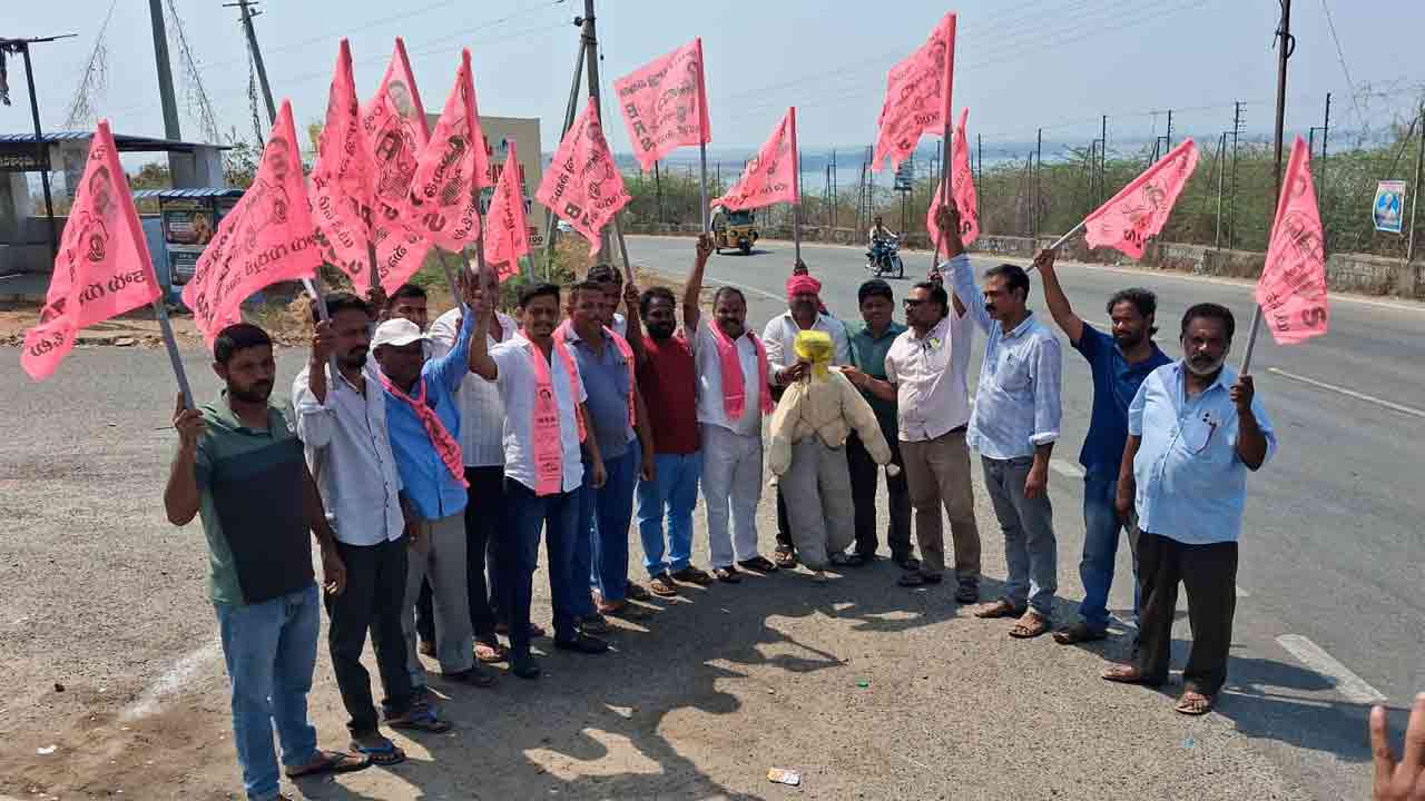 MP Tejasvi Surya | నందికొండలో బీజేపీ ఎంపీ తేజస్వి సూర్య దిష్టిబొమ్మ దగ్ధం