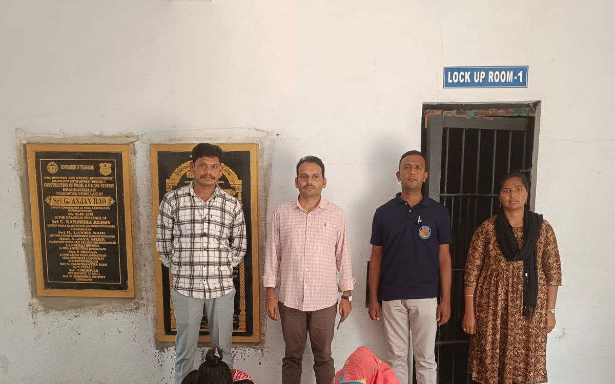 నాటుసారా విక్రేతలపై కేసులు నమోదు