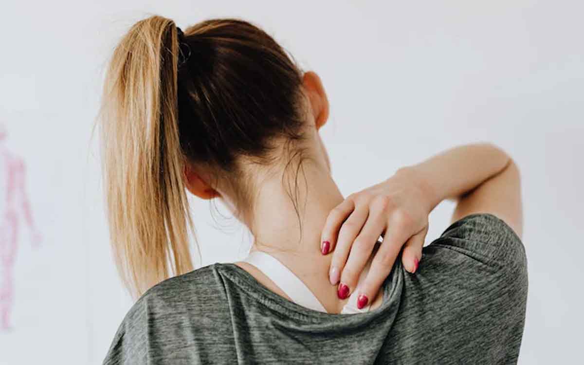 Neck And Shoulder Pains | స్క్రీన్ లైఫ్ ప్రభావం.. మెడ, భుజాల‌ నొప్పులకు వ్యాయామాలే పరిష్కారం..