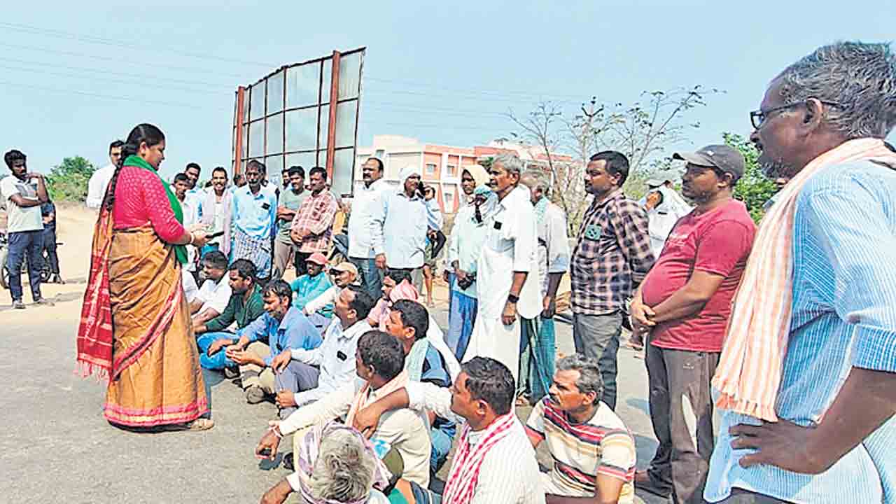 రైతన్న నెత్తిన ‘ట్రక్‌షీట్‌!.. ధాన్యం కాంటాకు కొర్రీల తంటా