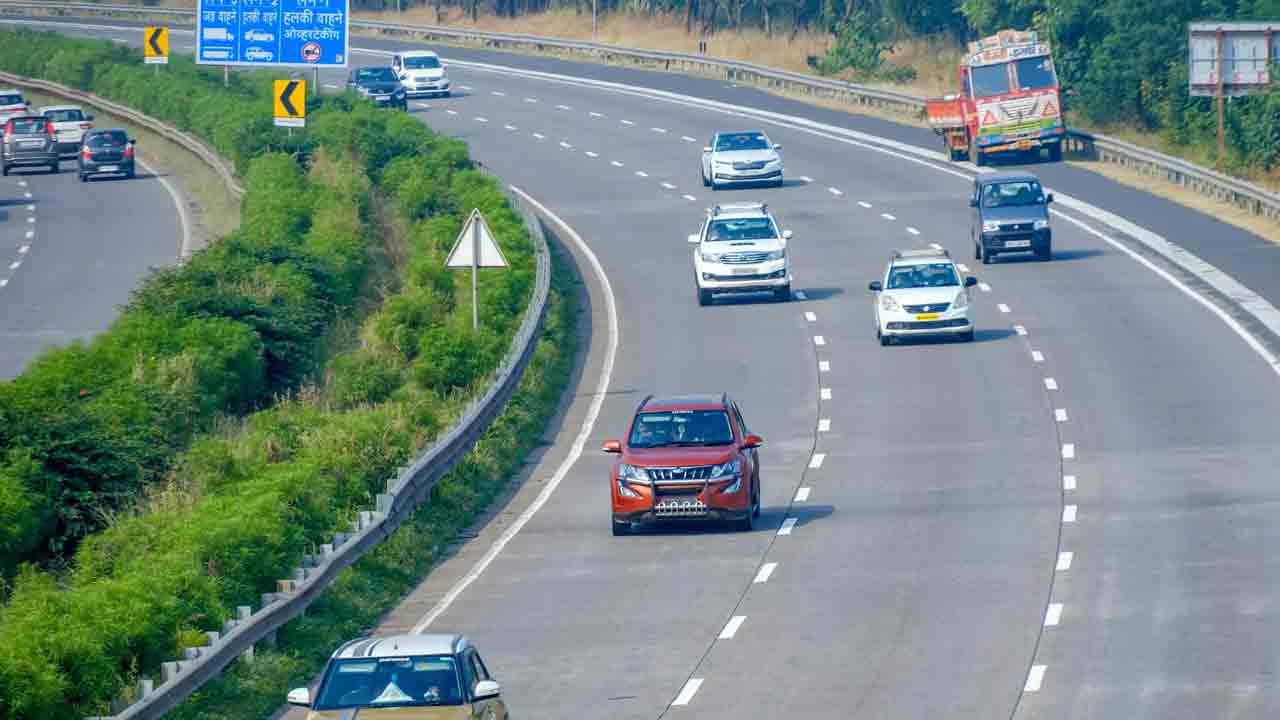 నేషనల్‌ హైవేలపై పార్కింగ్‌ నిషేధం