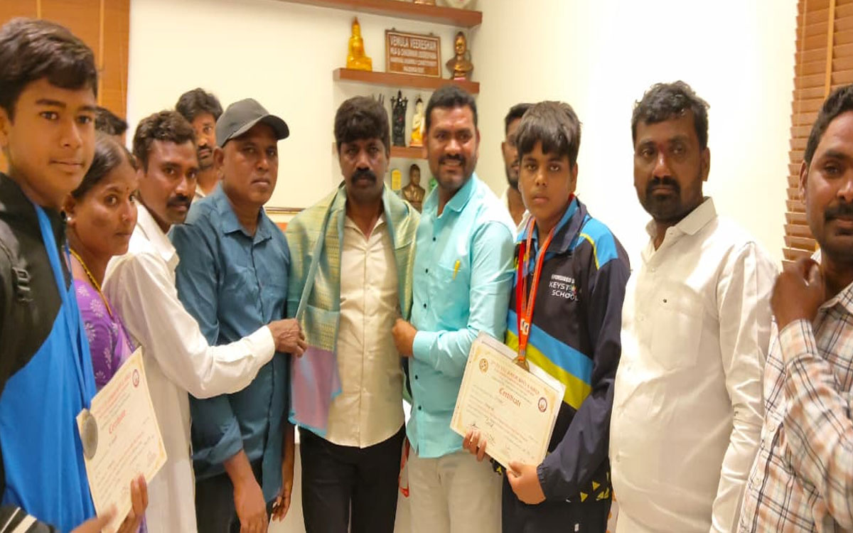 జాతీయస్థాయి బాక్సింగ్ పోటీల‌కు టీజీఎస్‌డ‌బ్ల్యూఆర్ఎస్ న‌కిరేక‌ల్ విద్యార్థి నిపుణ్ ఎంపిక‌