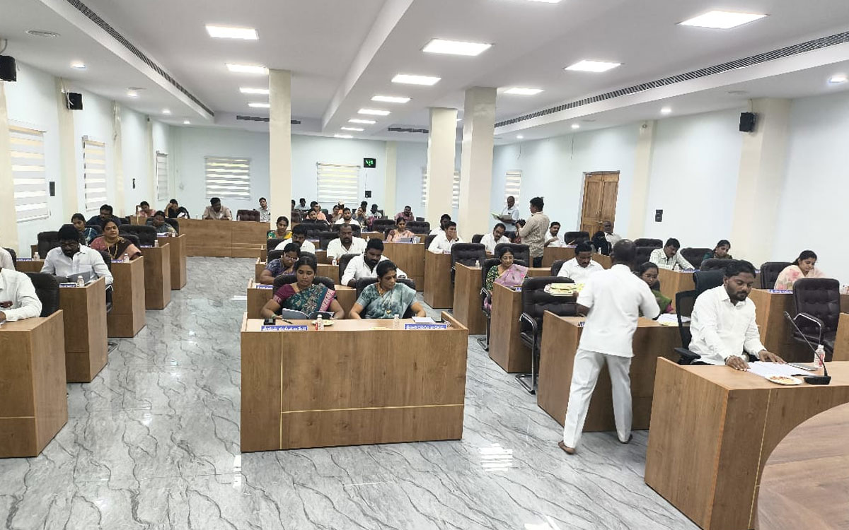 'మౌలిక స‌దుపాయాల క‌ల్ప‌న‌కు ప్ర‌తి డివిజ‌న్‌కు రూ.10 ల‌క్ష‌లు'