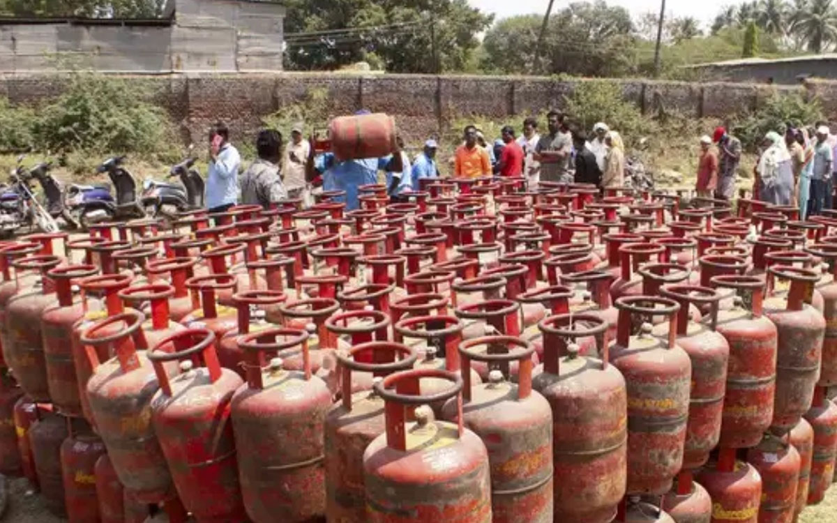 ‘వంట గ్యాస్ సరఫరాలో వినియోగదారులు ఆందోళన చెందొద్దు’