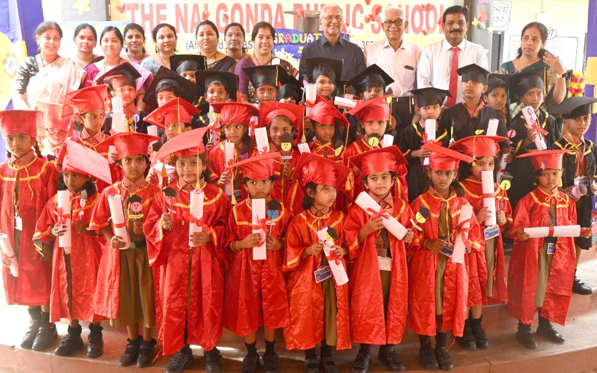 న‌ల్ల‌గొండ పబ్లిక్ స్కూల్‌లో అలరించిన గ్రాడ్యుయేషన్ డే