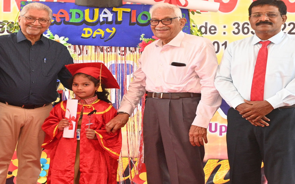 న‌ల్ల‌గొండ పబ్లిక్ స్కూల్‌లో అలరించిన గ్రాడ్యుయేషన్ డే