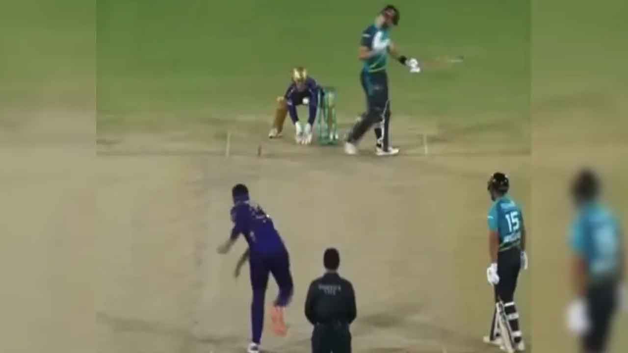 Pakistan Super League: పాకిస్థాన్ సూప‌ర్ లీగ్‌లో మ‌రో వివాదం.. క్రీజ్ నుంచి ప‌క్క‌కు వెళ్లిన కివీస్ బ్యాట‌ర్‌.. వీడియో