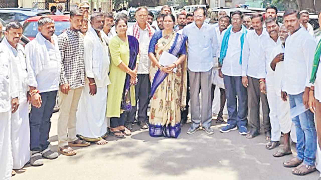 సింగూరు నుంచి నీటిని విడుదల చేయాలి