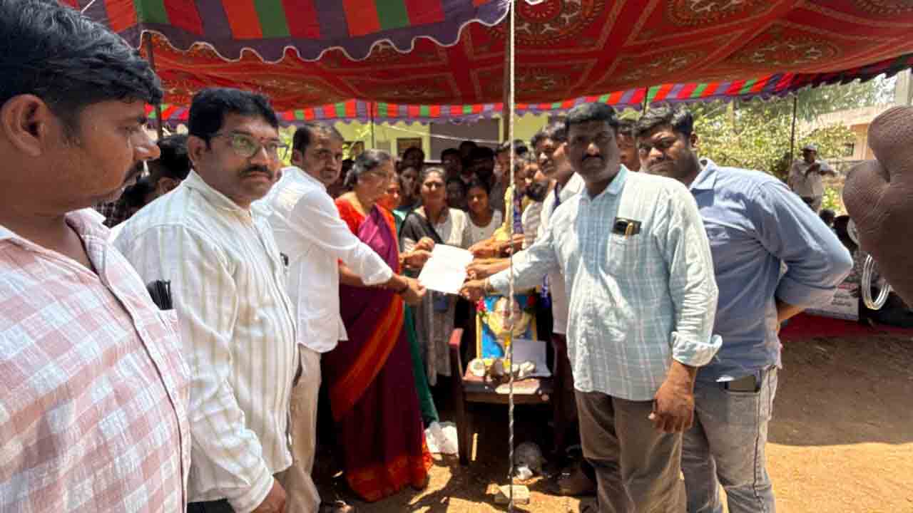 Padma Devender Reddy | విద్యుత్ ఆర్టిజన్ కార్మికుల సమస్యలు వెంటనే పరిష్కరించాలి : పద్మా దేవేందర్ రెడ్డి