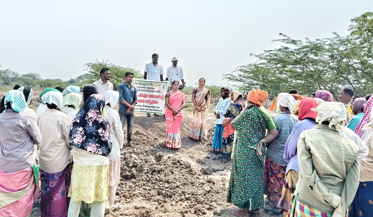 Sultanabad | రైతులు తప్పక భూసార పరీక్షలు చేయించుకోవాలి.. సుల్తానాబాద్‌ ఏవో పైడితల్లి