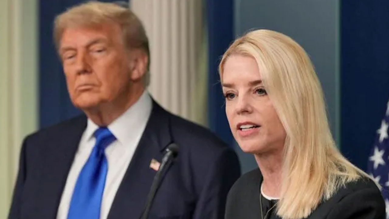 Pam Bondi: పామ్ బాండీ ఔట్‌.. అటార్నీ జ‌న‌ర‌ల్‌పై వేటేసిన ట్రంప్‌