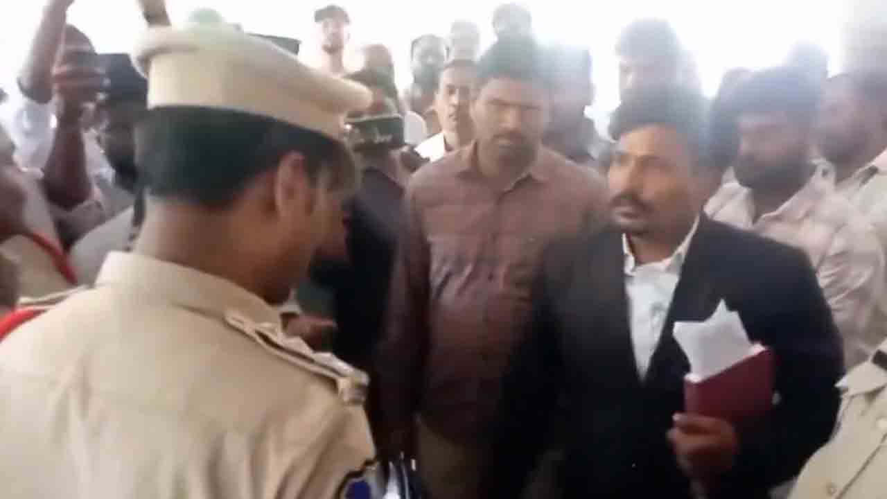 Drunk and drive test | సింగర్ మంగ్లీపై ఫిర్యాదు చేసిన నాయవాది సుబ్బారావుకు డ్రంక్‌ అండ్‌ డ్రైవ్‌ టెస్ట్