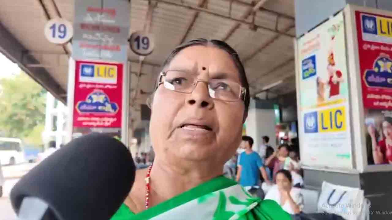Passengers | నడిపితే అన్ని బస్సులు నడపాలి లేకపోతే మొత్తం ఆపేయాలి : ప్ర‌యాణికులు