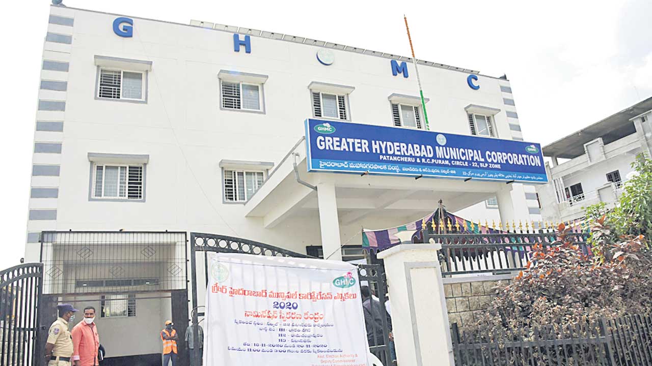 బల్దియాల్లో ఎన్నికల సందడి