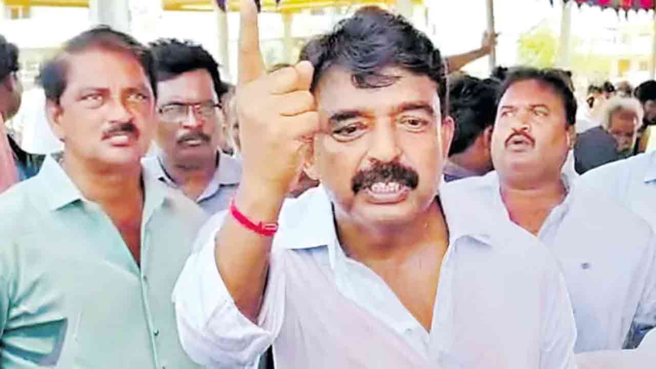 Perni Nani | కేసీఆర్ కాళ్లు పట్టుకునైనా సరే.. నీ ఇంటి సంగతి చూస్తా.. బందరు అసిస్టెంట్ కమిషనర్‌కు పేర్ని నాని వార్నింగ్