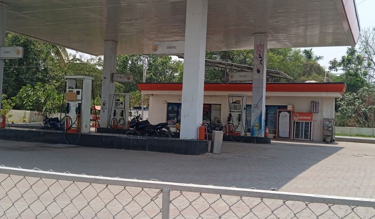 Petrol Out of Stock | గోదావరిఖనిలో పెట్రోల్‌ ‘నో స్టాక్’.. పలు బంకుల మూసివేత