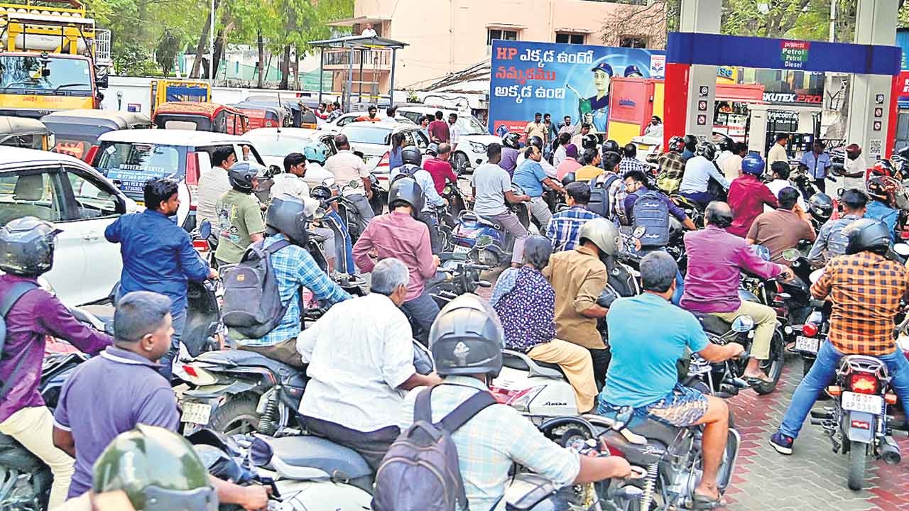 బంకుల్లో బ్లాక్‌ దందా