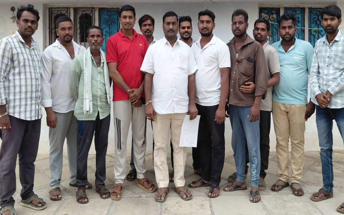 కాంగ్రెస్‌కు మూకుమ్మడి రాజీనామాలు