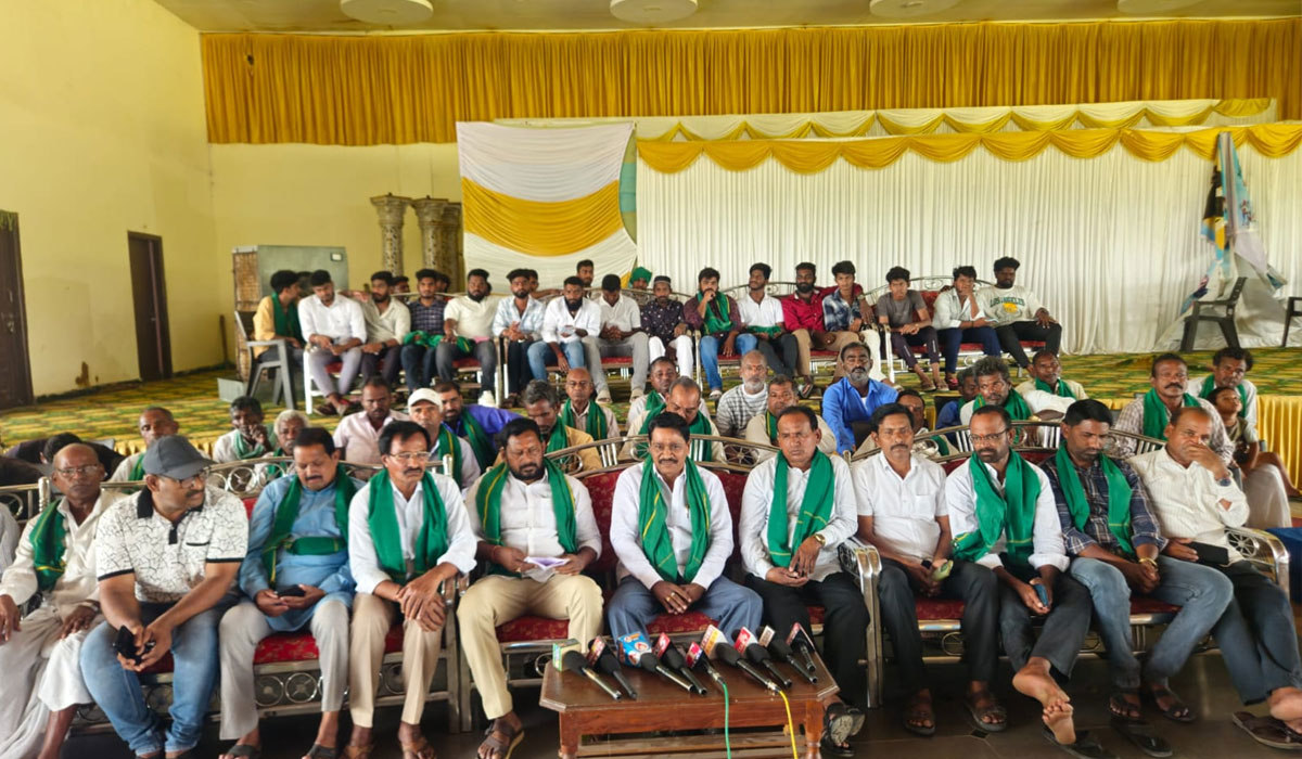 Kodimyal | కొడిమ్యాల కాంగ్రెస్ పార్టీలో ముసలం.. ఎమ్మెల్యే సత్యం వైఖరికి నిరసనగా కాంగ్రెస్‌కు మాజీ సర్పంచి, పలువురి రాజీనామా