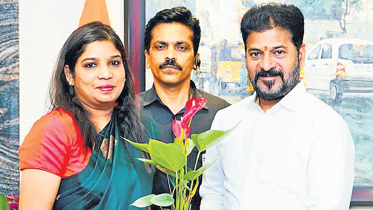 బాధ్యతలు స్వీకరించిన కలెక్టర్‌ ప్రియాంక ఆల