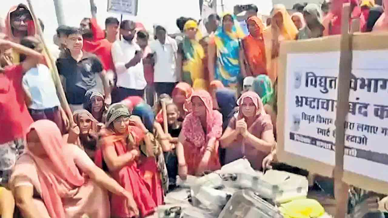 స్మార్ట్‌గా ప్రీపెయిడ్‌ షాక్‌.. స్మార్ట్‌ మీటర్లపై భారీ నిరసనలు