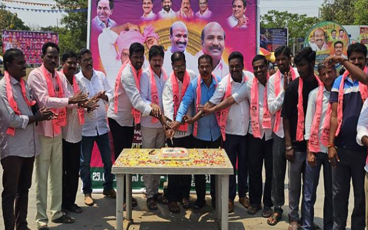 రామ‌న్న‌పేట‌లో మాజీ ఎమ్మెల్యే చిరుమర్తి లింగయ్య జన్మదిన వేడుకలు