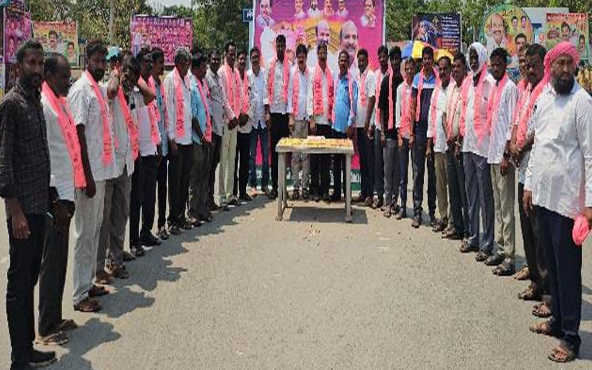 రామ‌న్న‌పేట‌లో మాజీ ఎమ్మెల్యే చిరుమర్తి లింగయ్య జన్మదిన వేడుకలు