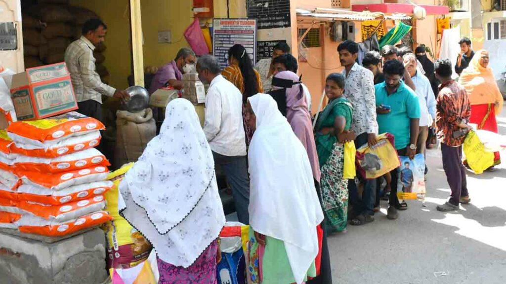 Public Ration Shop Ration shops | మూడు నెలల రేషన్ పంపిణీ.. క్యూలైన్లో గంటల తరబడి తిప్పలు ...