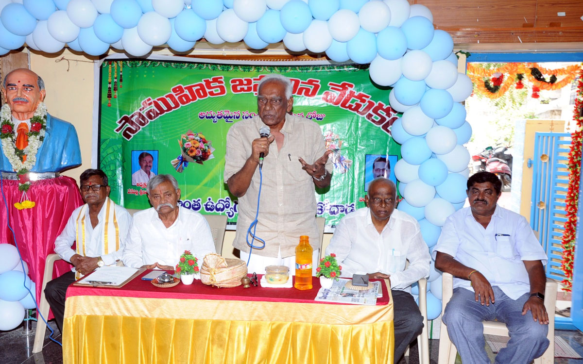 ‘విశ్రాంత ఉద్యోగుల పట్ల ప్రభుత్వం తీరు దారుణం’