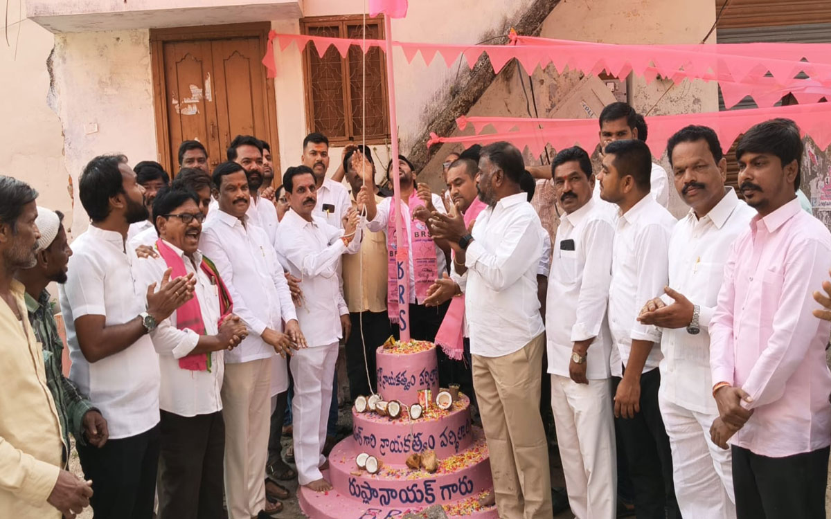 తెలంగాణకు బీఆర్ఎస్ పార్టీ శ్రీరామ రక్ష : మాజీ ఎమ్మెల్యే ర‌వీంద్ర‌కుమార్‌