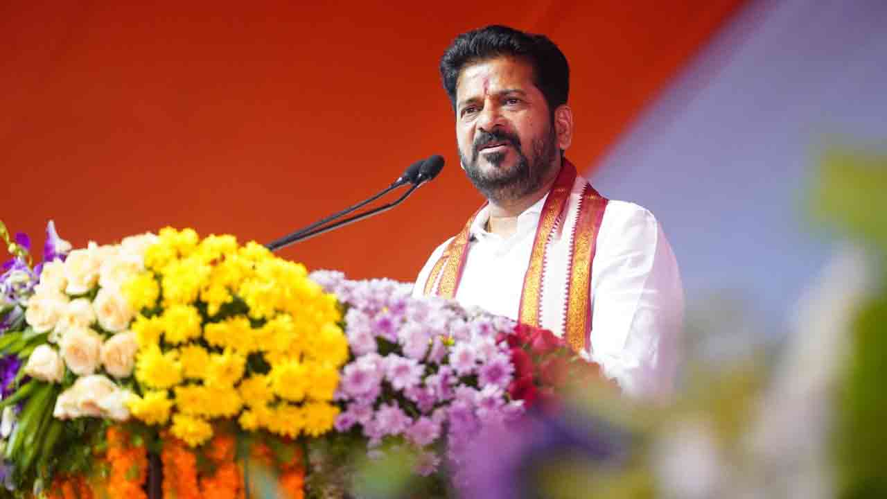 Revanth Reddy | మమ్మల్ని జనం రోడ్లపైనే తిడుతున్నరు.. అయినా సతాయిస్తలేం.. కేసులు పెడుతలేం: సీఎం రేవంత్‌