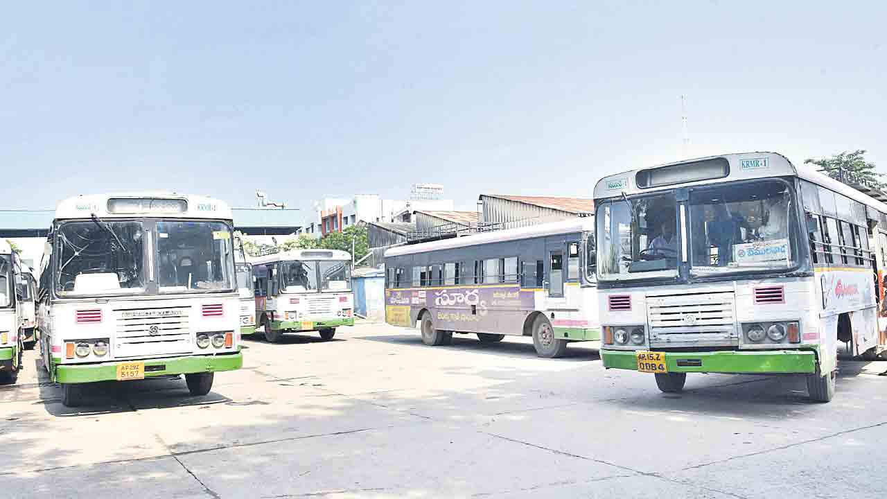 ఆర్టీసీలో సమ్మె సైరన్‌.. యాజమాన్యంతో చర్చలు విఫలం