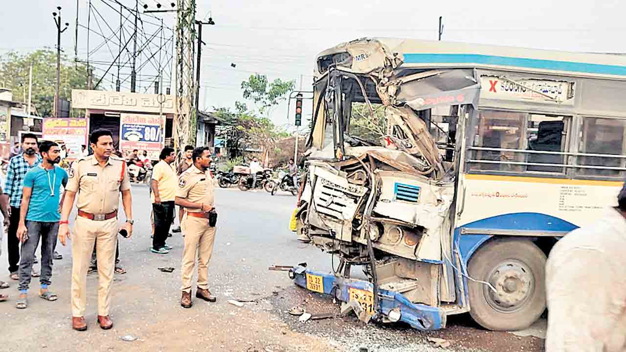 ప్రజల ప్రాణాలతో ప్రభుత్వ చెలగాటం