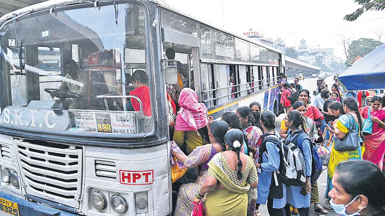 ఆర్టీసీని ముంచి.. ‘మహాలక్ష్మీ’ని వంచించి!
