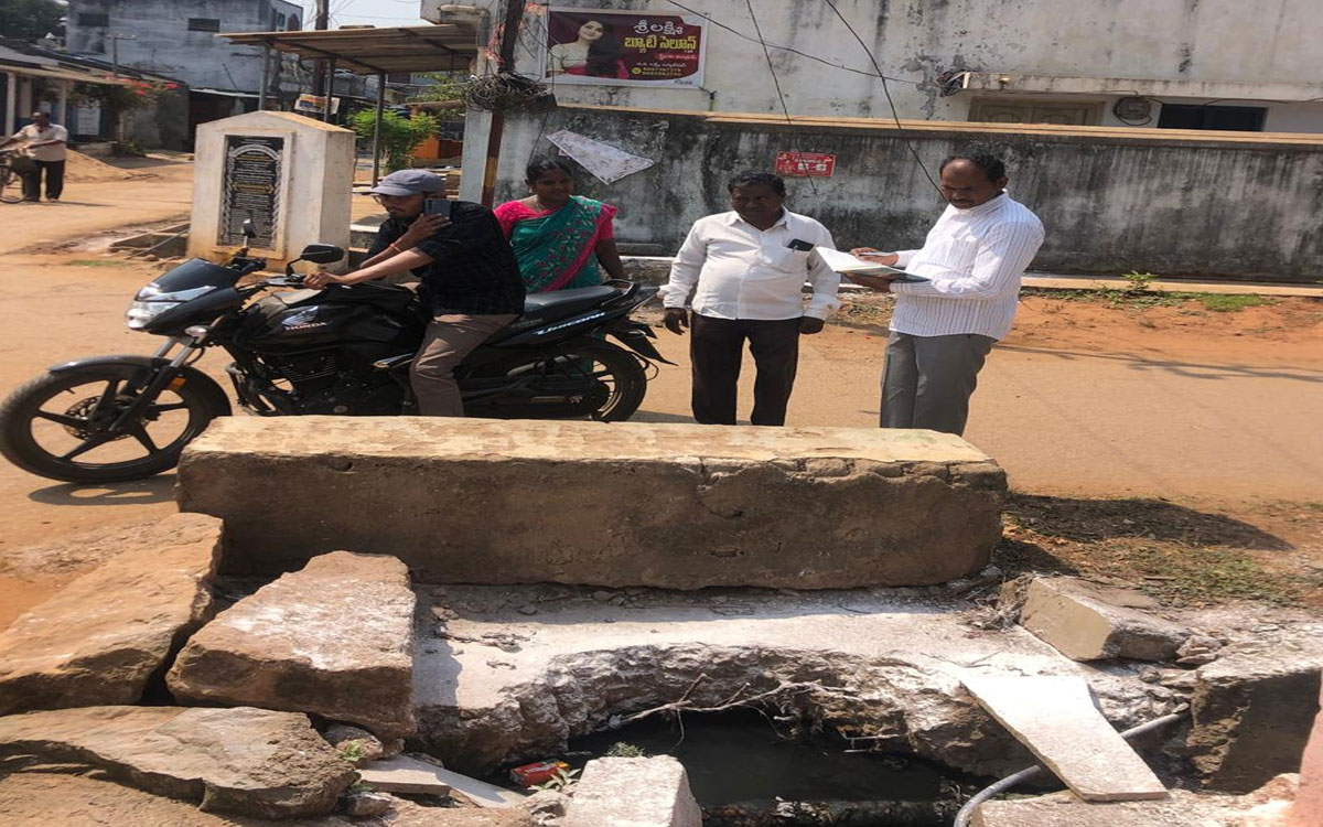 ‘నేషనల్ హైవే పైకి డ్రైనేజీ నీళ్లు రాకుండా చూడాలి’