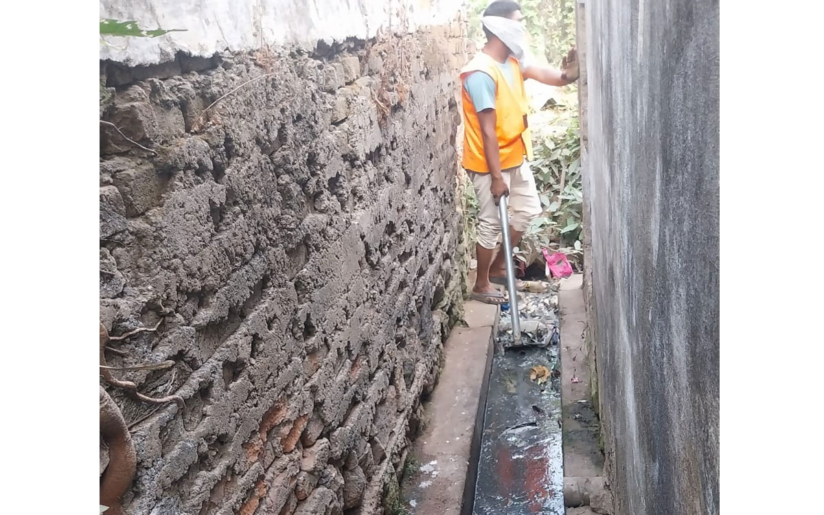 'నేషనల్ హైవే పైకి డ్రైనేజీ నీళ్లు రాకుండా చూడాలి'