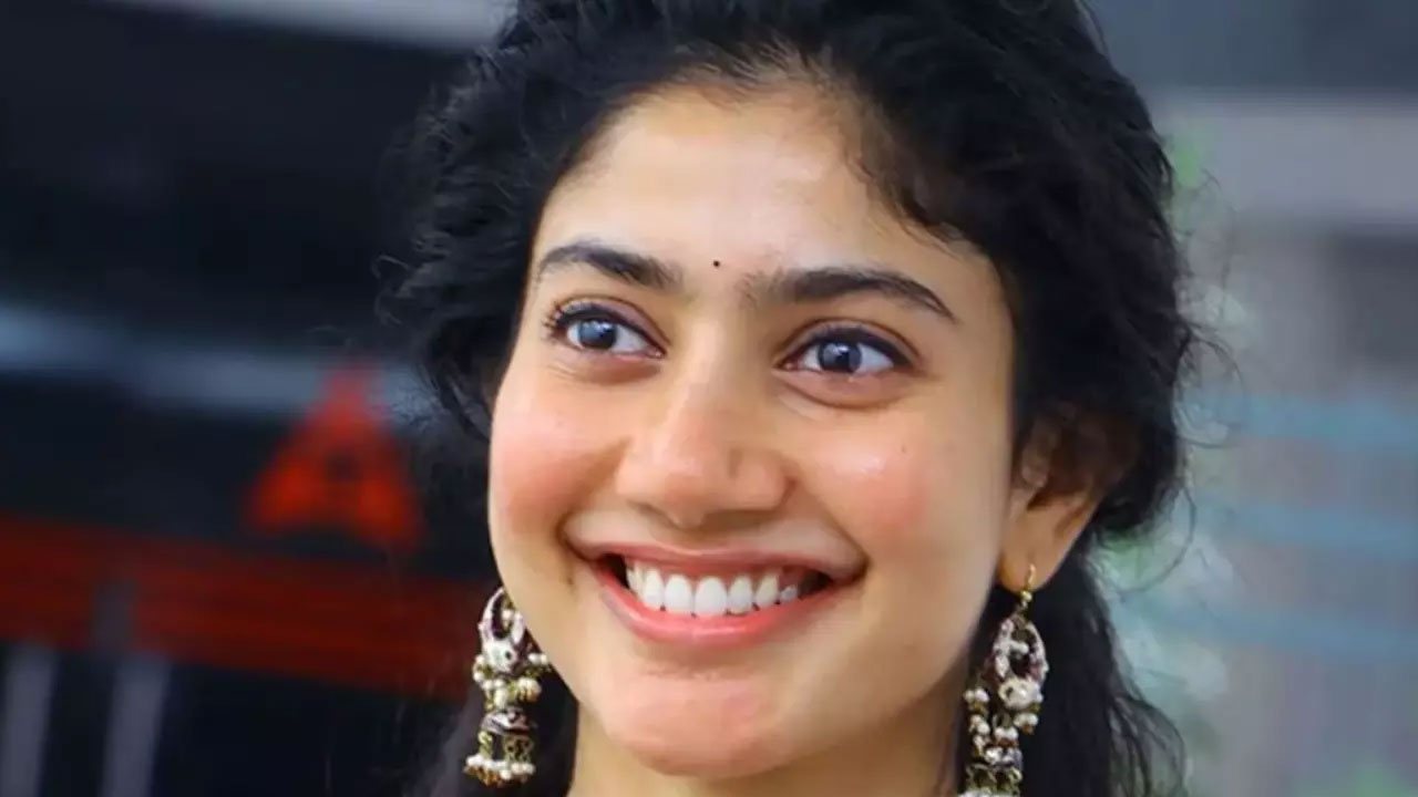 Sai Pallavi | హిందీ మాట్లాడడం కూడా రాదా.. సాయి పల్లవిపై విమర్శలు, అభిమానుల నుంచి కౌంటర్లు