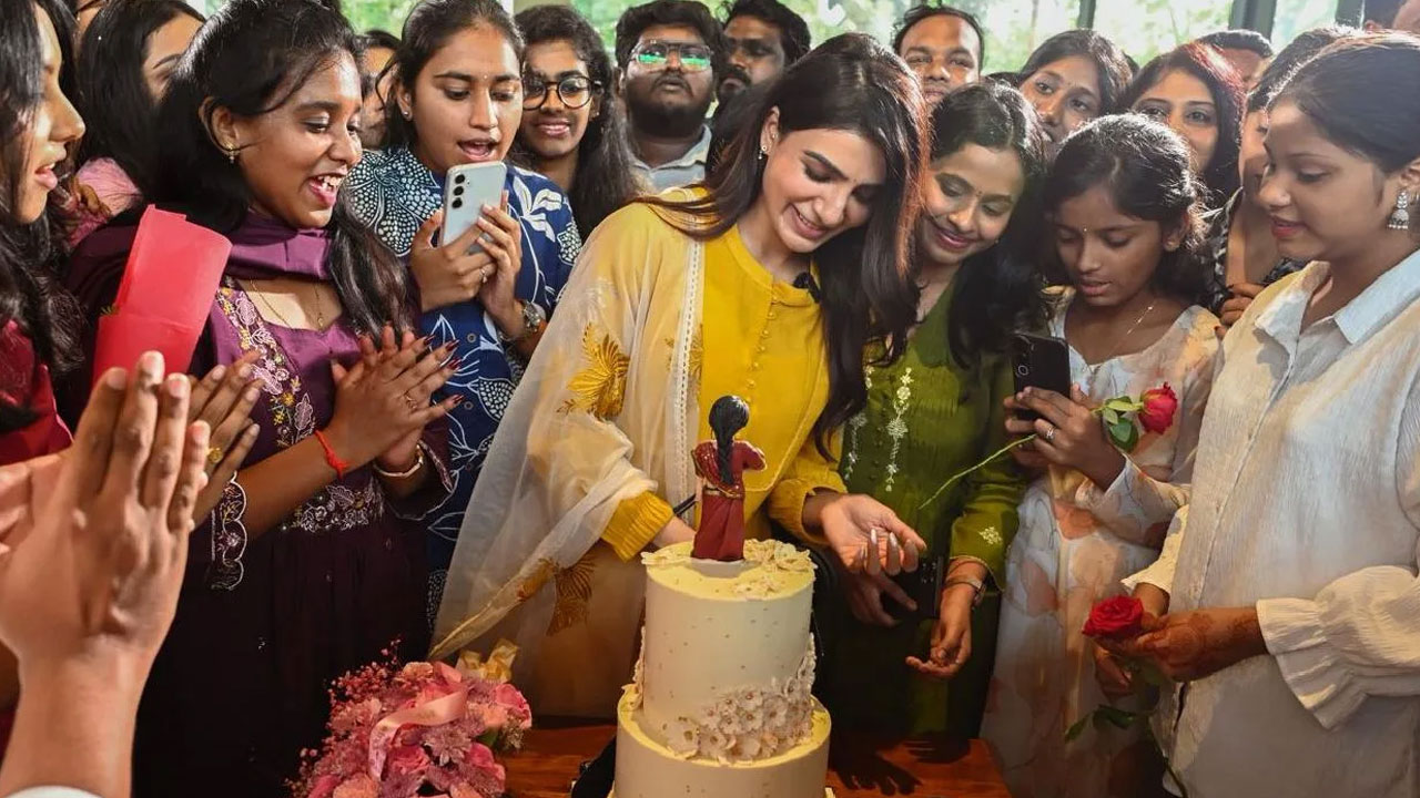 Samantha | రెండో పెళ్లి తర్వాత తొలి పుట్టినరోజు.. అభిమానులతో ఘనంగా జరుపుకున్న సమంత, ఫొటోలు వైర‌ల్