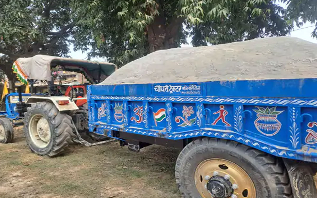 కిన్నెరసాని వాగు నుండి ఇసుక త‌ర‌లిస్తున్న రెండు ట్రాక్టర్లు పట్టివేత