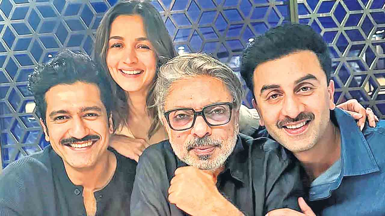 జనవరిలో లవ్‌ అండ్‌ వార్‌