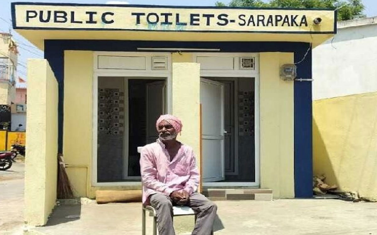 పబ్లిక్ టాయిలెట్ నిర్వాహకుడికి ‘నీడ’ కరువు