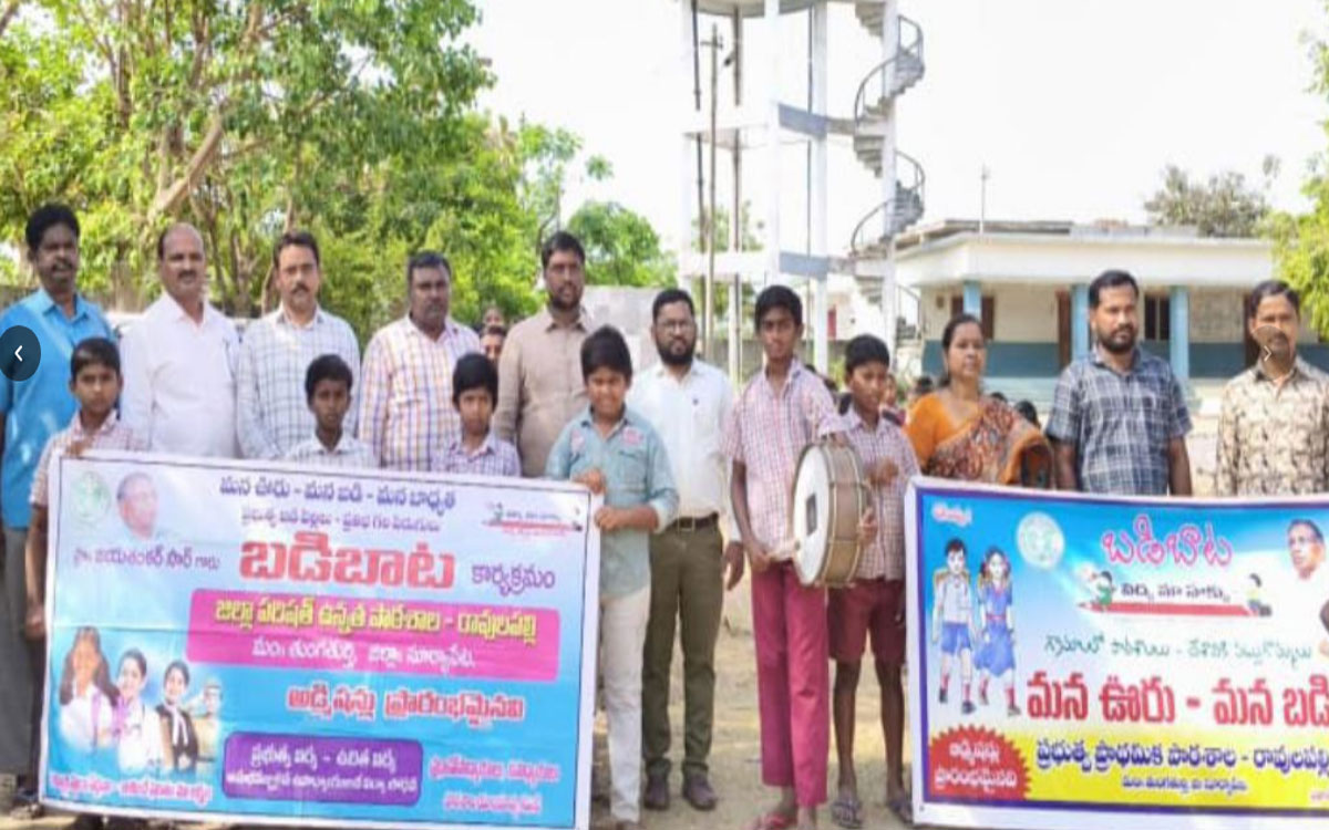 ప్రభుత్వ పాఠశాలల్లో విద్యార్థులను చేర్పించాలి : సర్పంచ్ మనోజ్