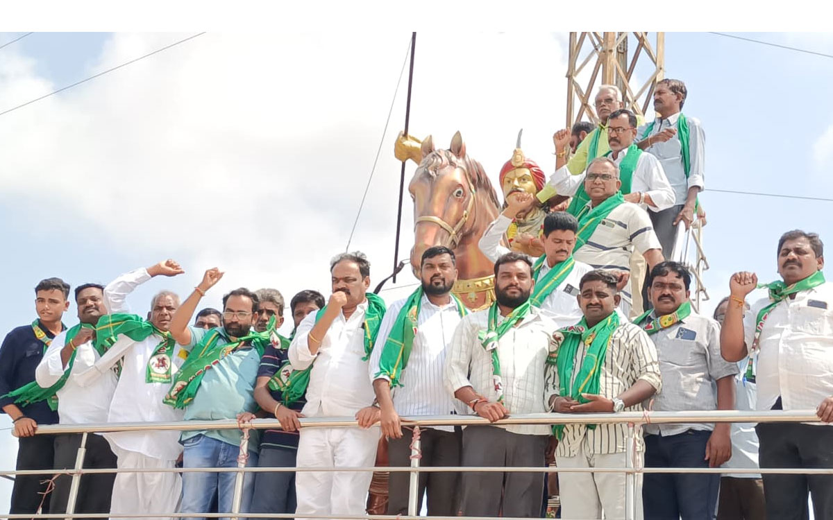 తుంగతుర్తిలో సర్దార్ సర్వాయి పాపన్న వర్ధంతి