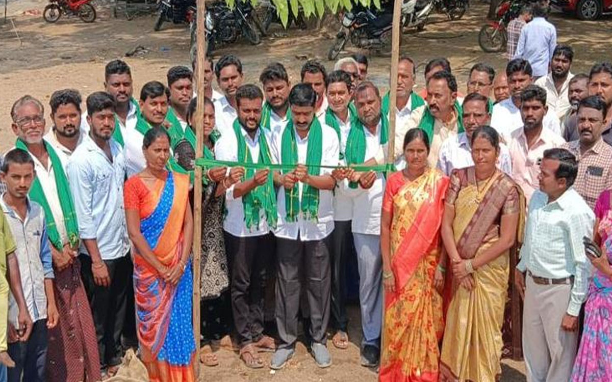 ఎర్రబెల్లిలో ధాన్యం కొనుగోలు కేంద్రం ప్రారంభం