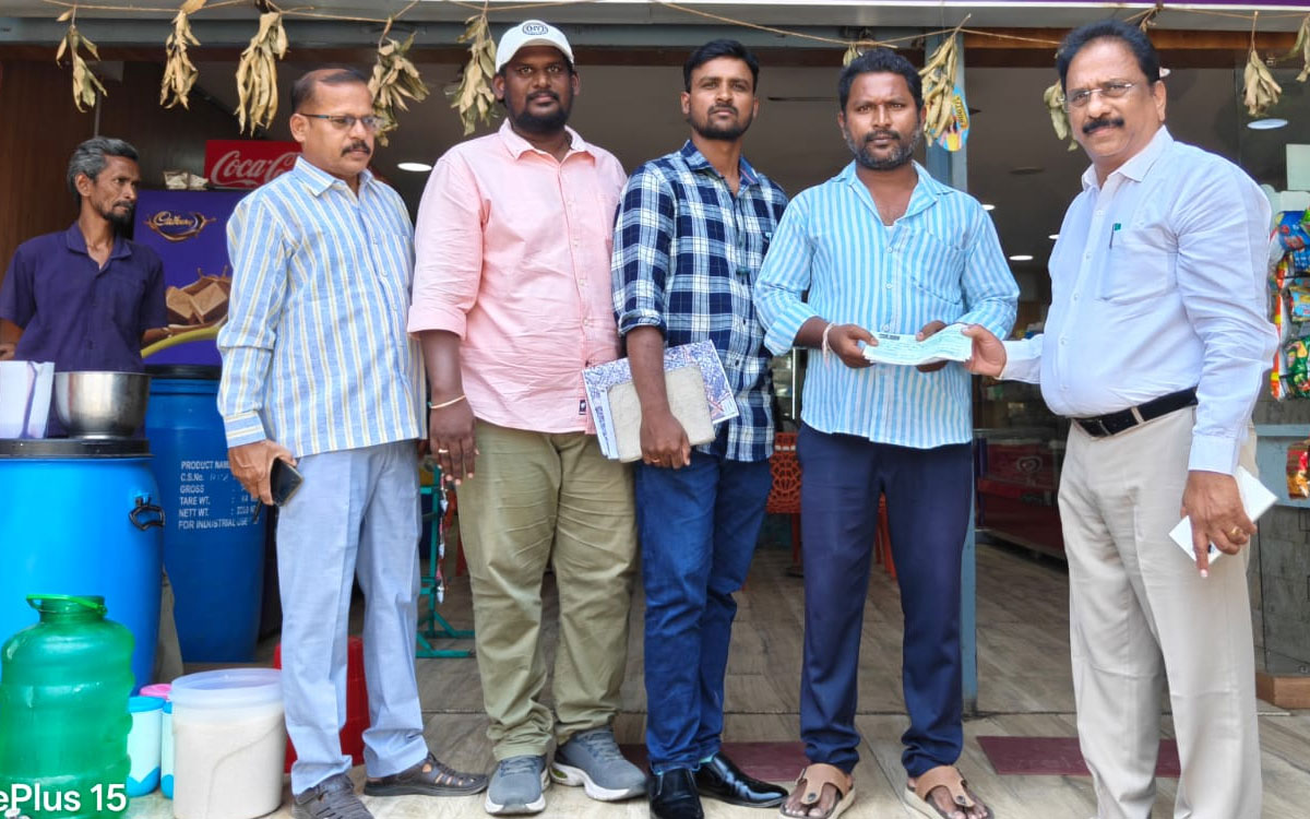 ‘పన్నులు సకాలంలో చెల్లించి కార్పొరేషన్ అభివృద్ధికి తోడ్ప‌డాలి’