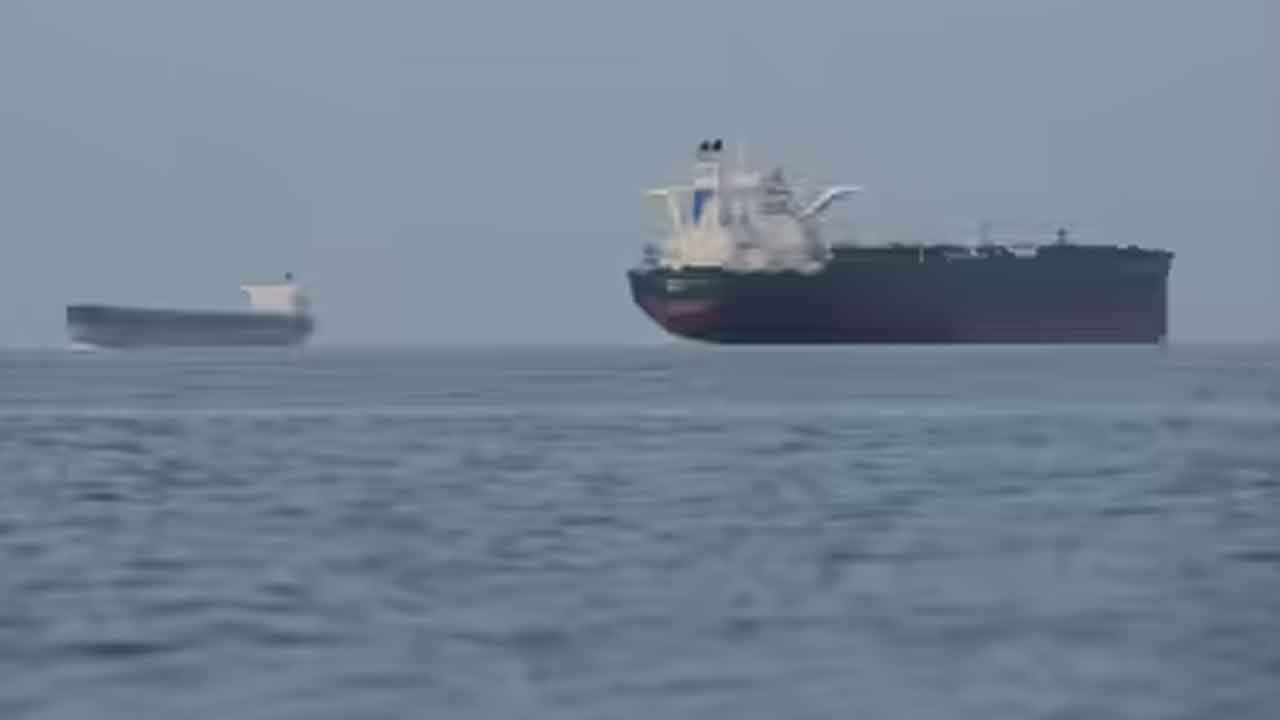 గుజరాత్‌కు వస్తున్న నౌక సీజ్‌