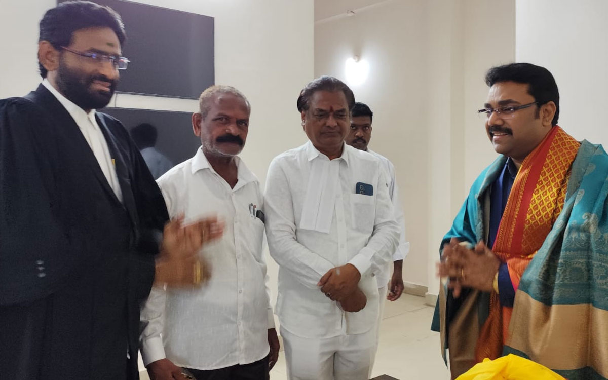 ‘పెండింగ్ కేసుల పరిష్కారంలో న్యాయవాదులు సహకరించాలి’