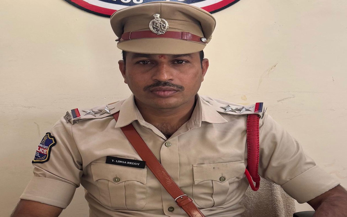 వేస‌వి దృష్ట్యా ప్ర‌జ‌లు అప్రమత్తంగా ఉండాలి : ఎస్ఐ లింగారెడ్డి